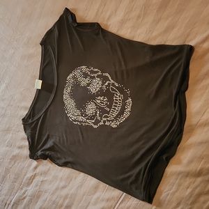 Ladies Suzy Shier sequin skull t-shirt, size Small